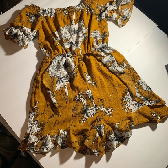 NWOT medium romper floral ruffles - Picture 4 of 5